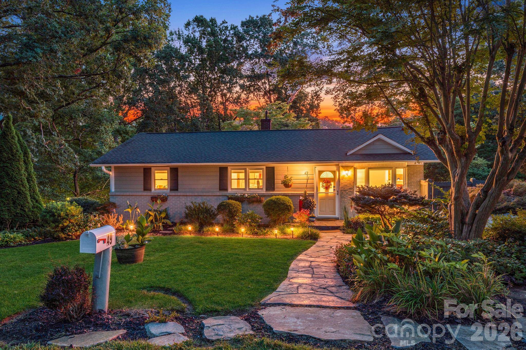 49 White Pine DR, Asheville, NC 28805