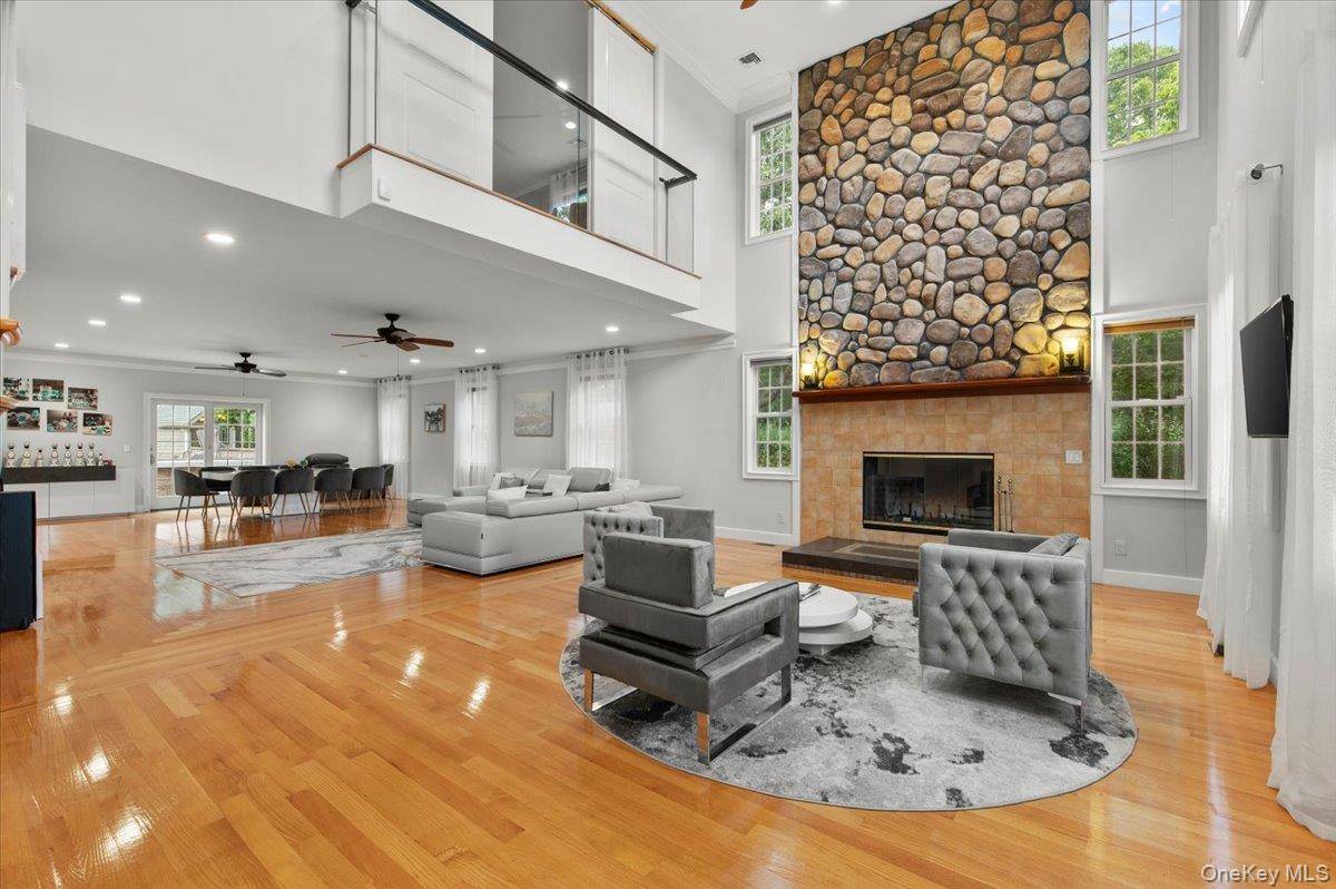 33A Newtown RD, Hampton Bays, NY 11946