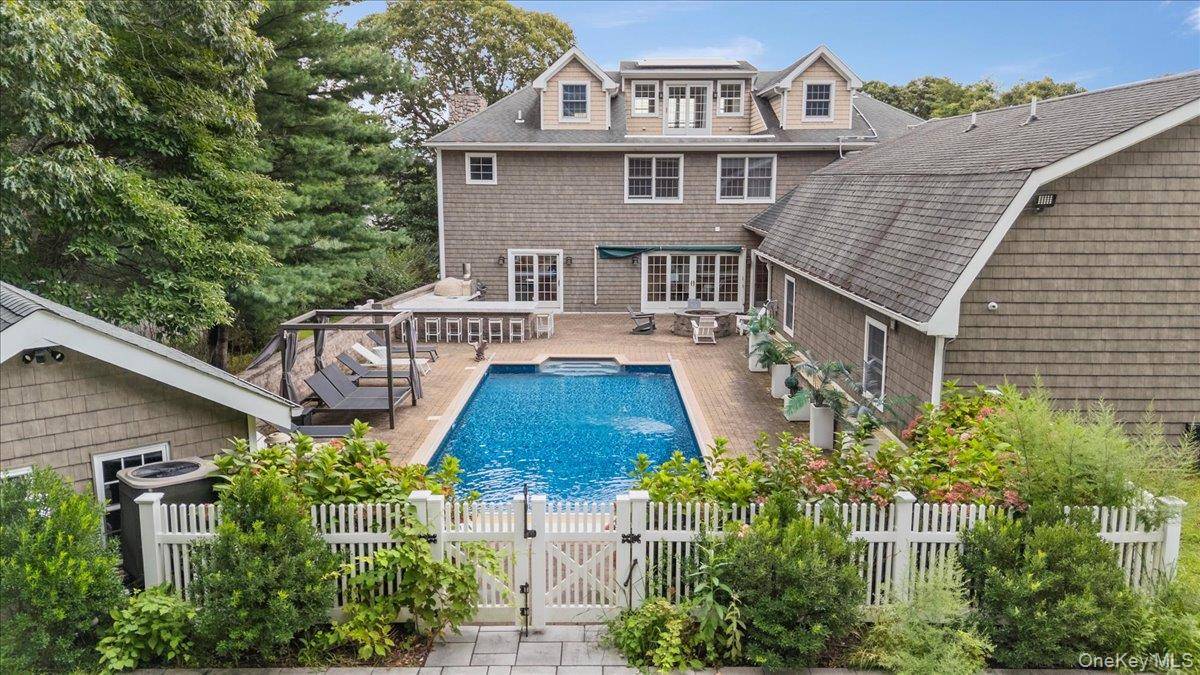33A Newtown RD, Hampton Bays, NY 11946
