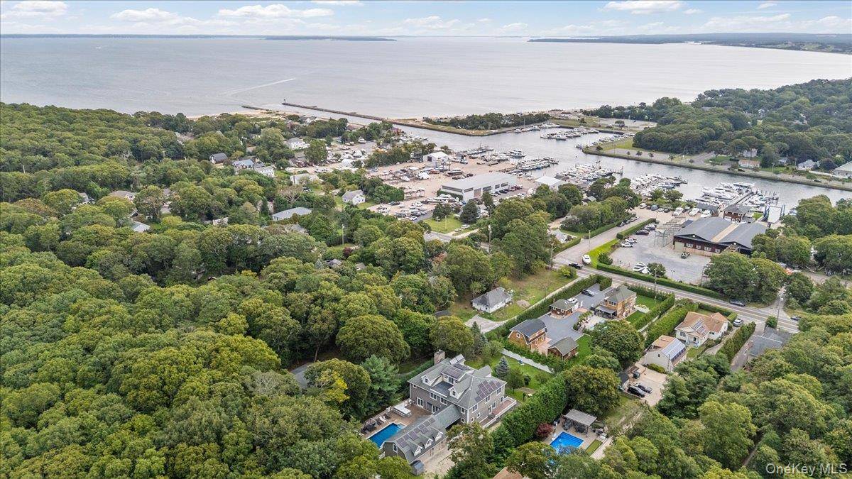 33A Newtown RD, Hampton Bays, NY 11946
