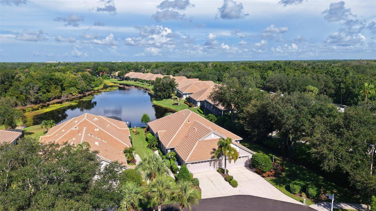 8306 TARTAN FIELDS CIR, Bradenton, FL 34202
