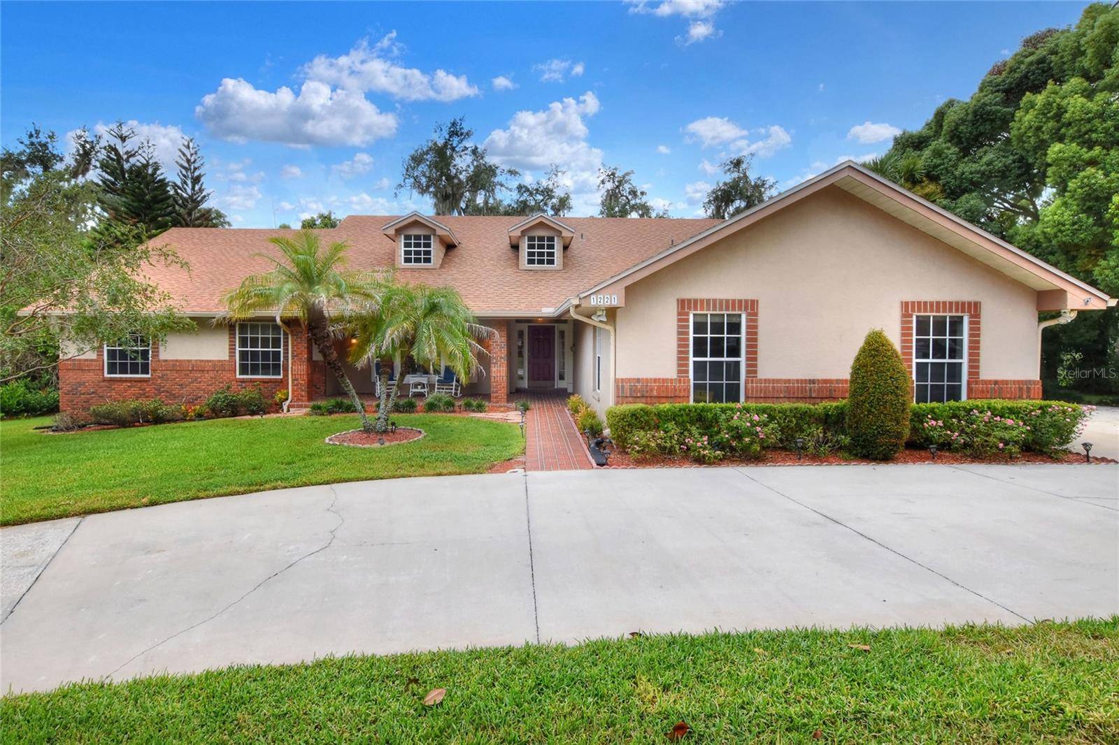 1221 E EDGEWOOD DR DR, Lakeland, FL 33803