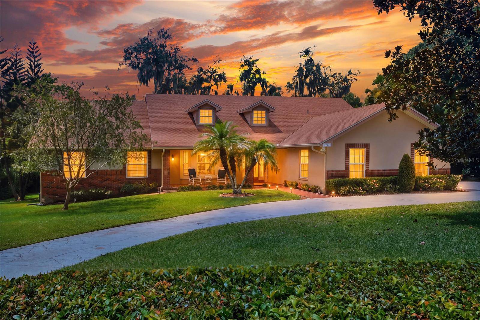 1221 E EDGEWOOD DR DR, Lakeland, FL 33803