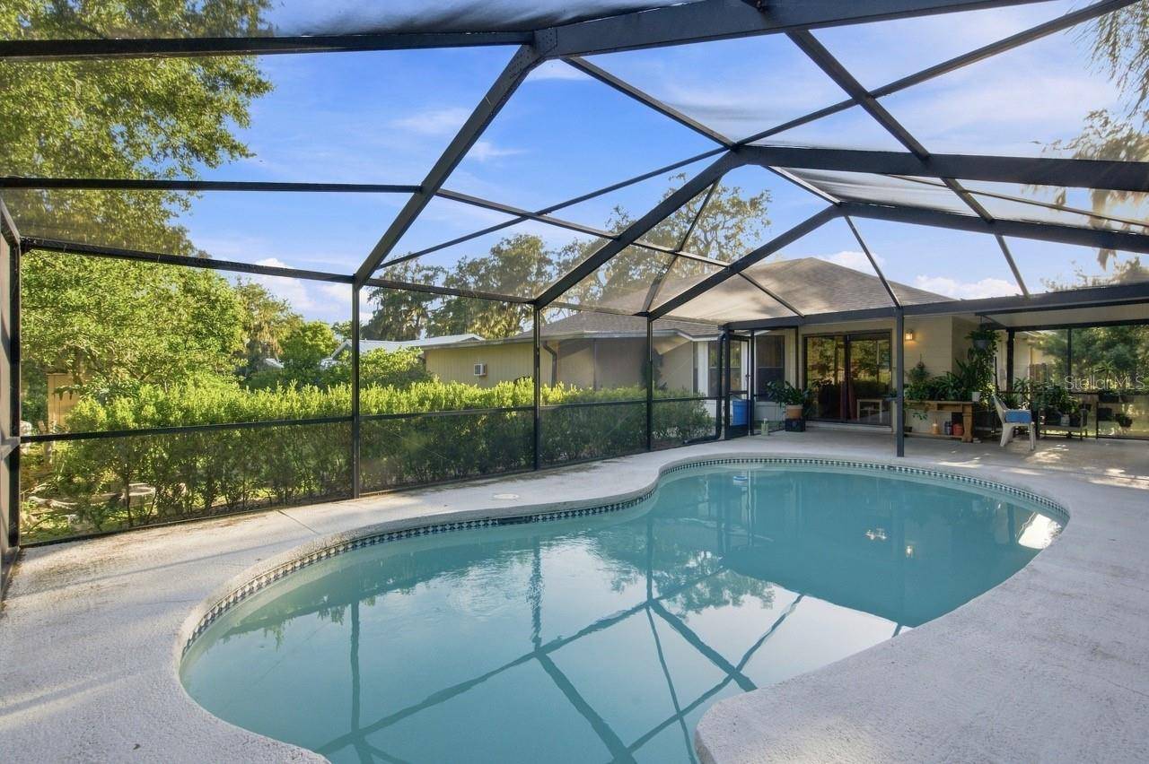 207 LIMONA RD, Brandon, FL 33510