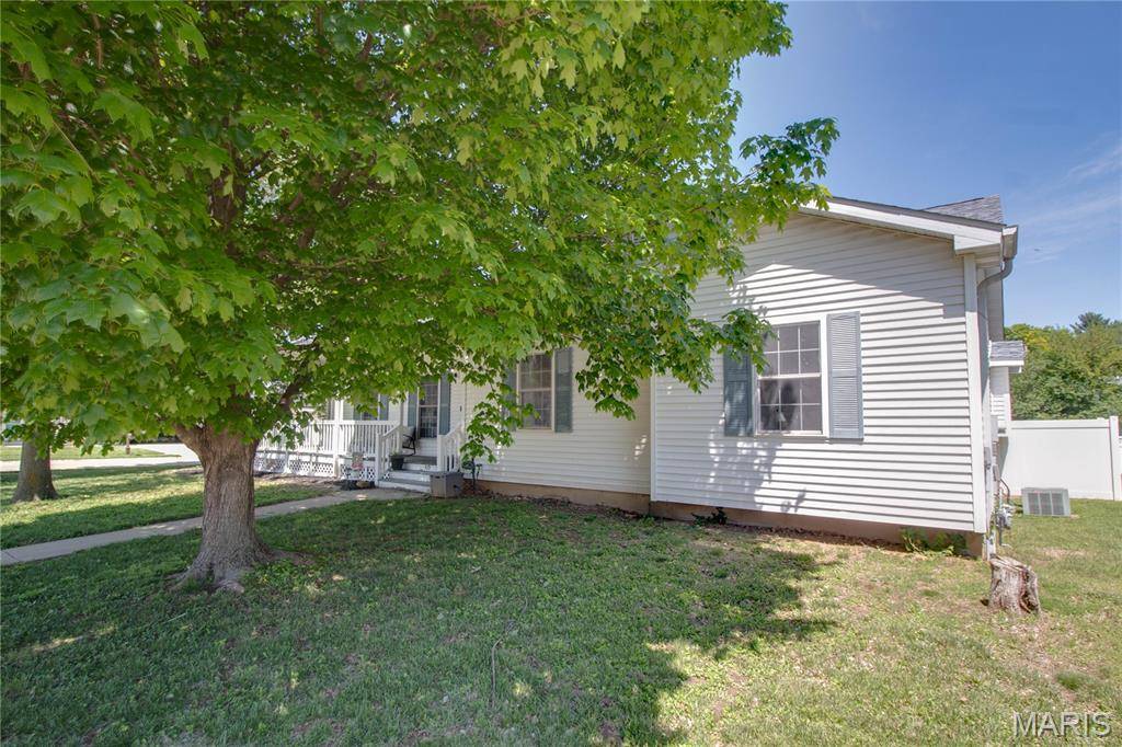419 Geaschel DR, Caseyville, IL 62232