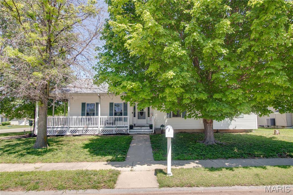 419 Geaschel DR, Caseyville, IL 62232