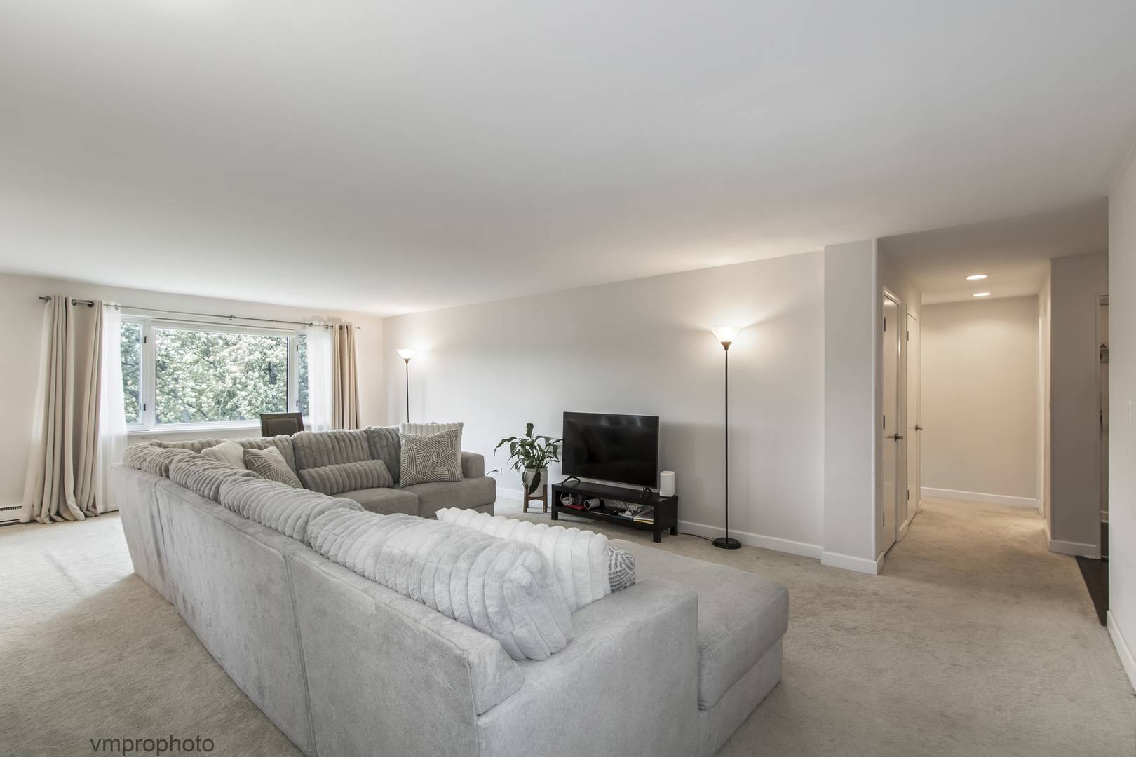2812 E Bel Aire DR #303, Arlington Heights, IL 60004