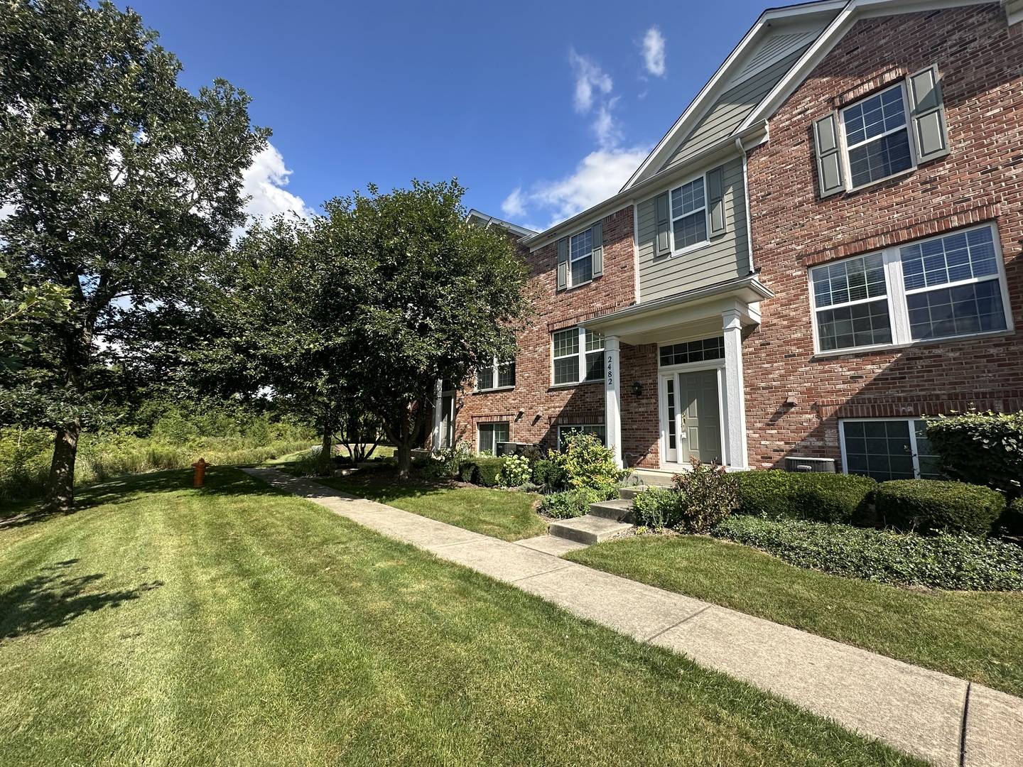 2482 Anna WAY, Elgin, IL 60124