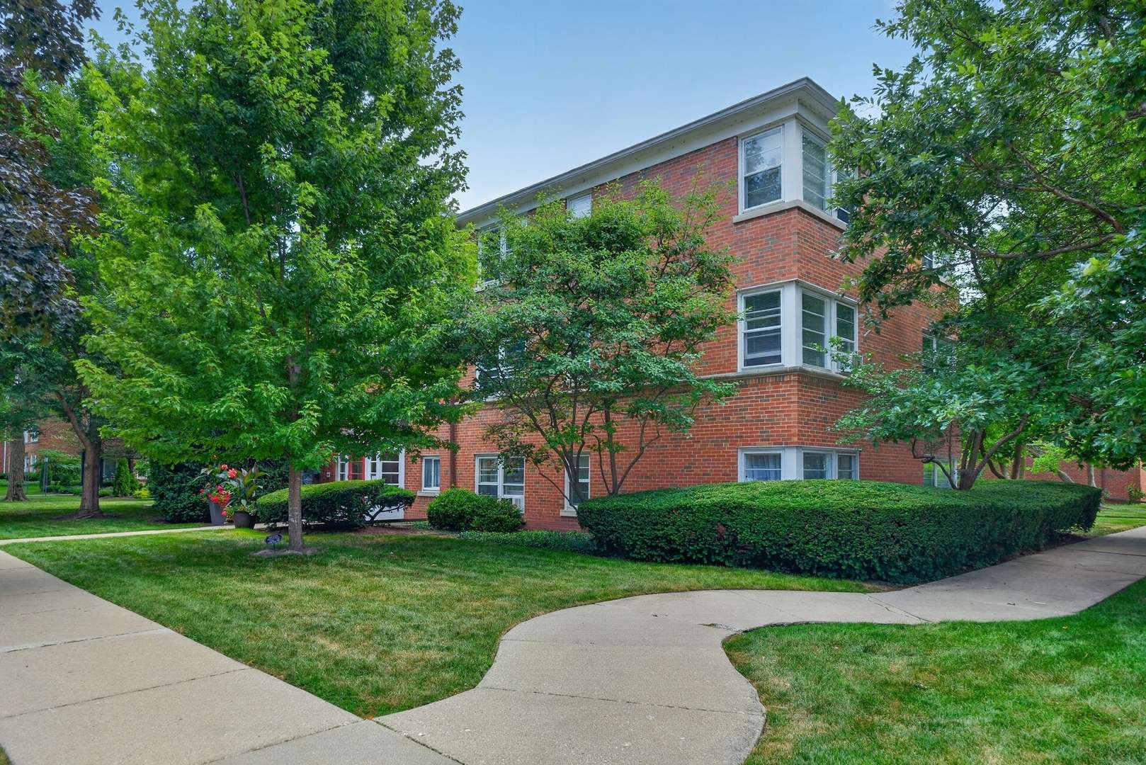 2541 Bennett AVE #1, Evanston, IL 60201
