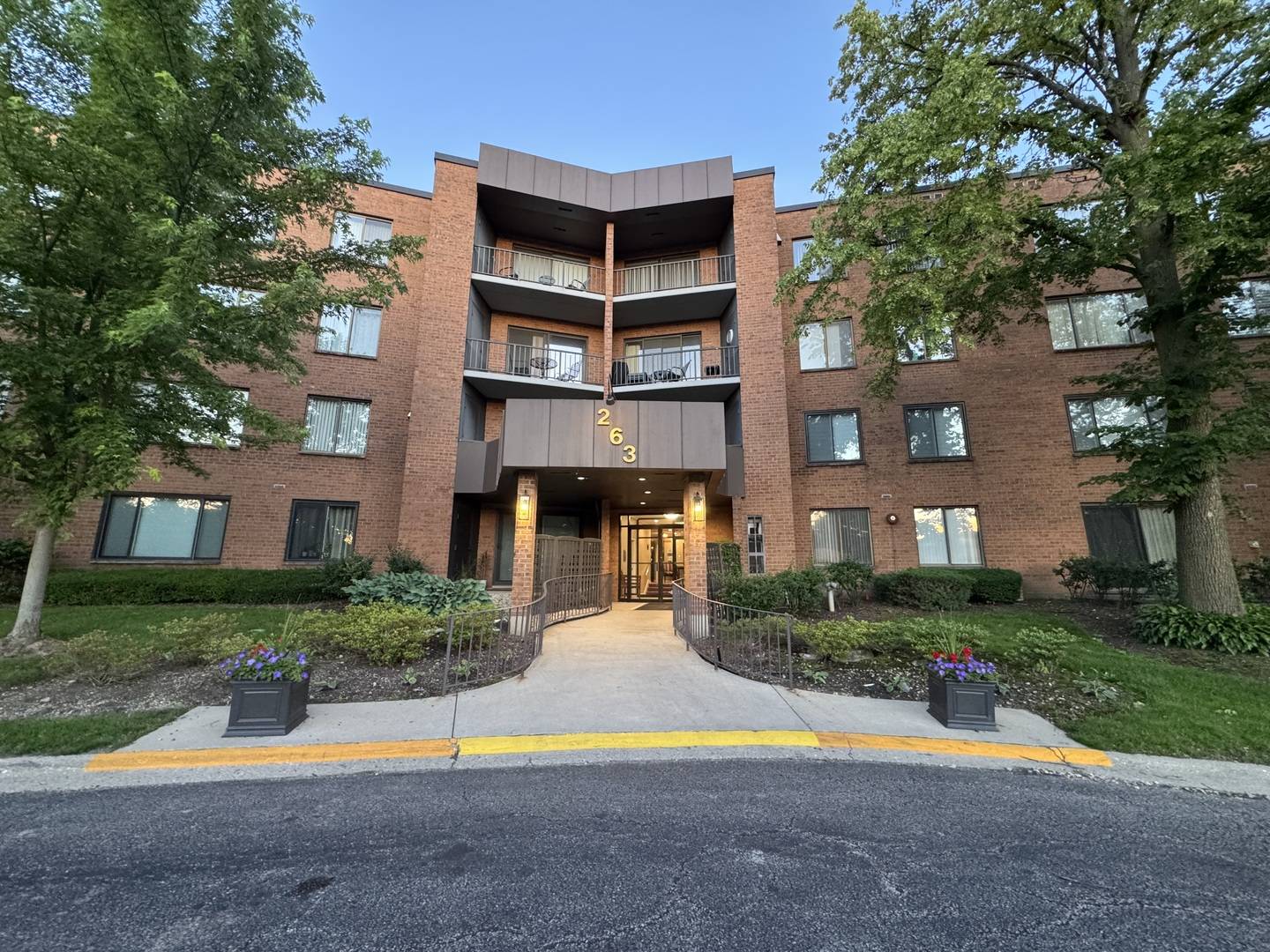 263 S Clubhouse DR #312, Palatine, IL 60074