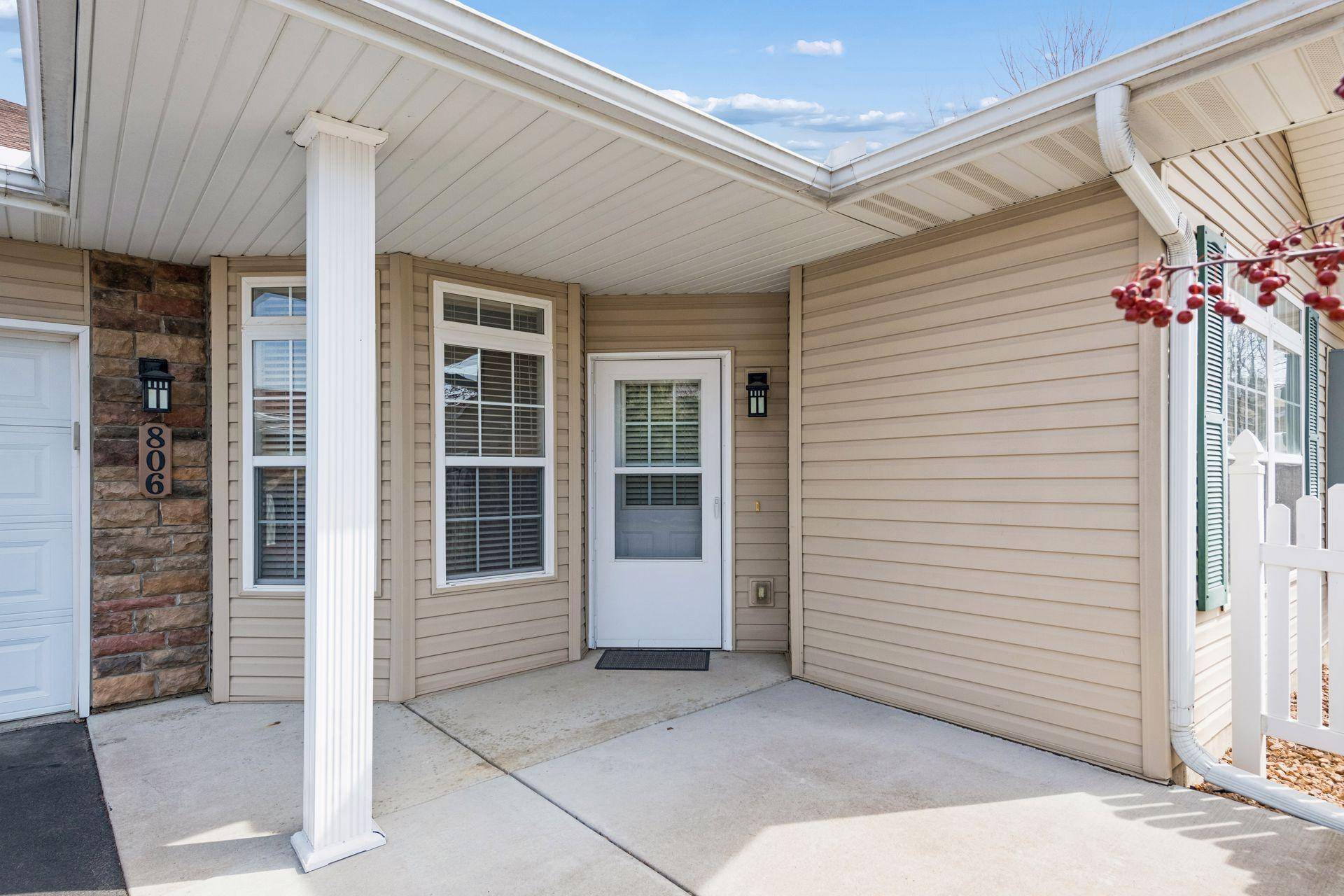 806 Roundhouse ST, Shakopee, MN 55379
