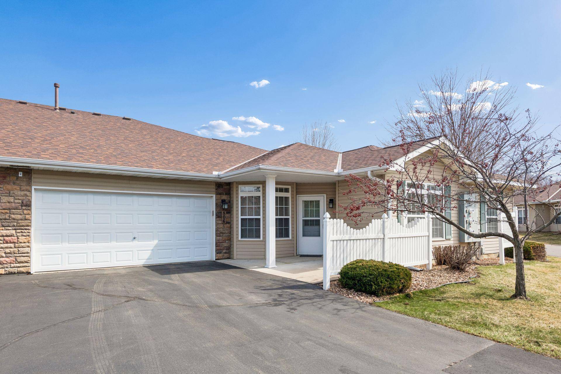 806 Roundhouse ST, Shakopee, MN 55379