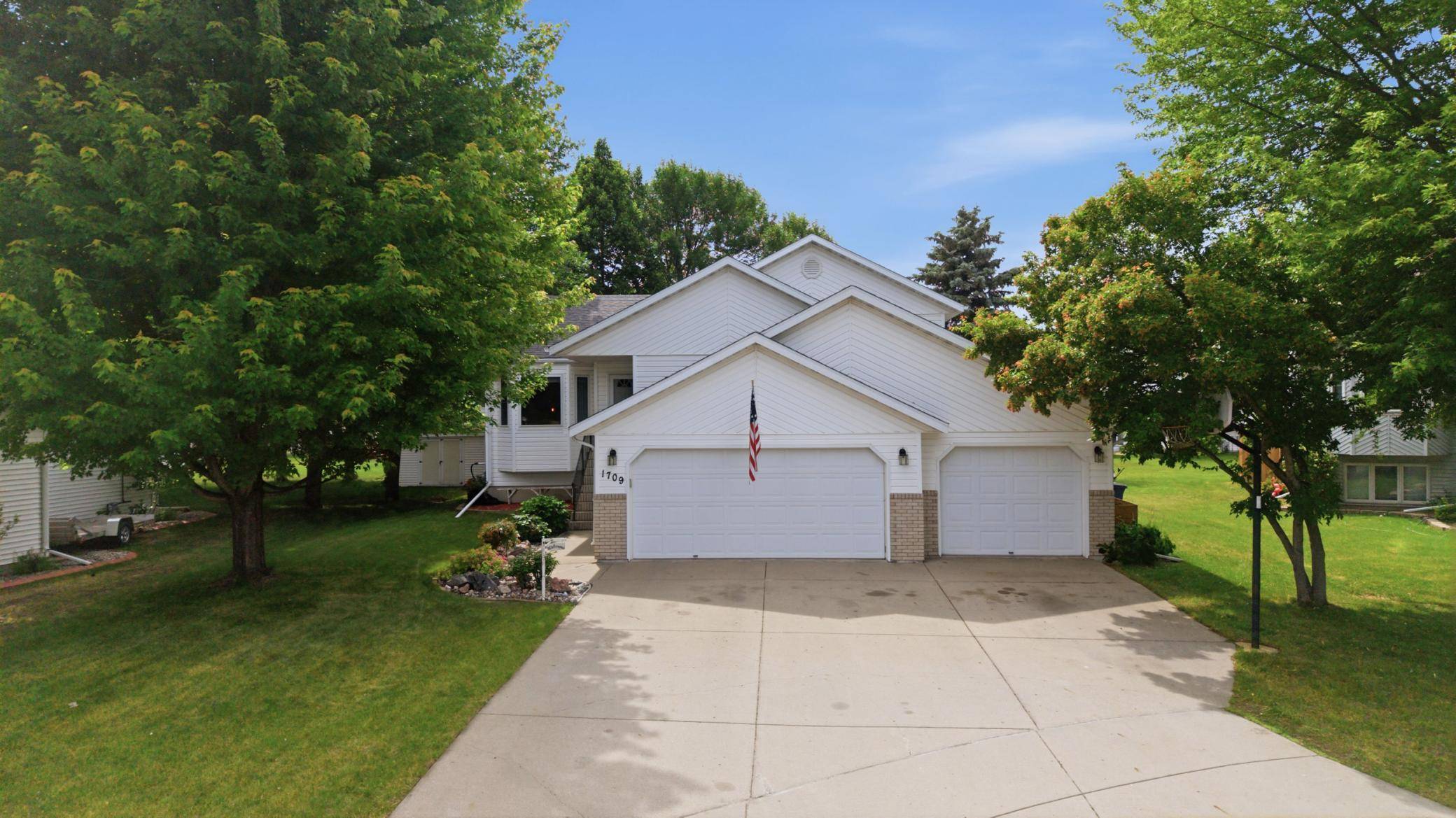 1709 33 1/2 ST S, Moorhead, MN 56560