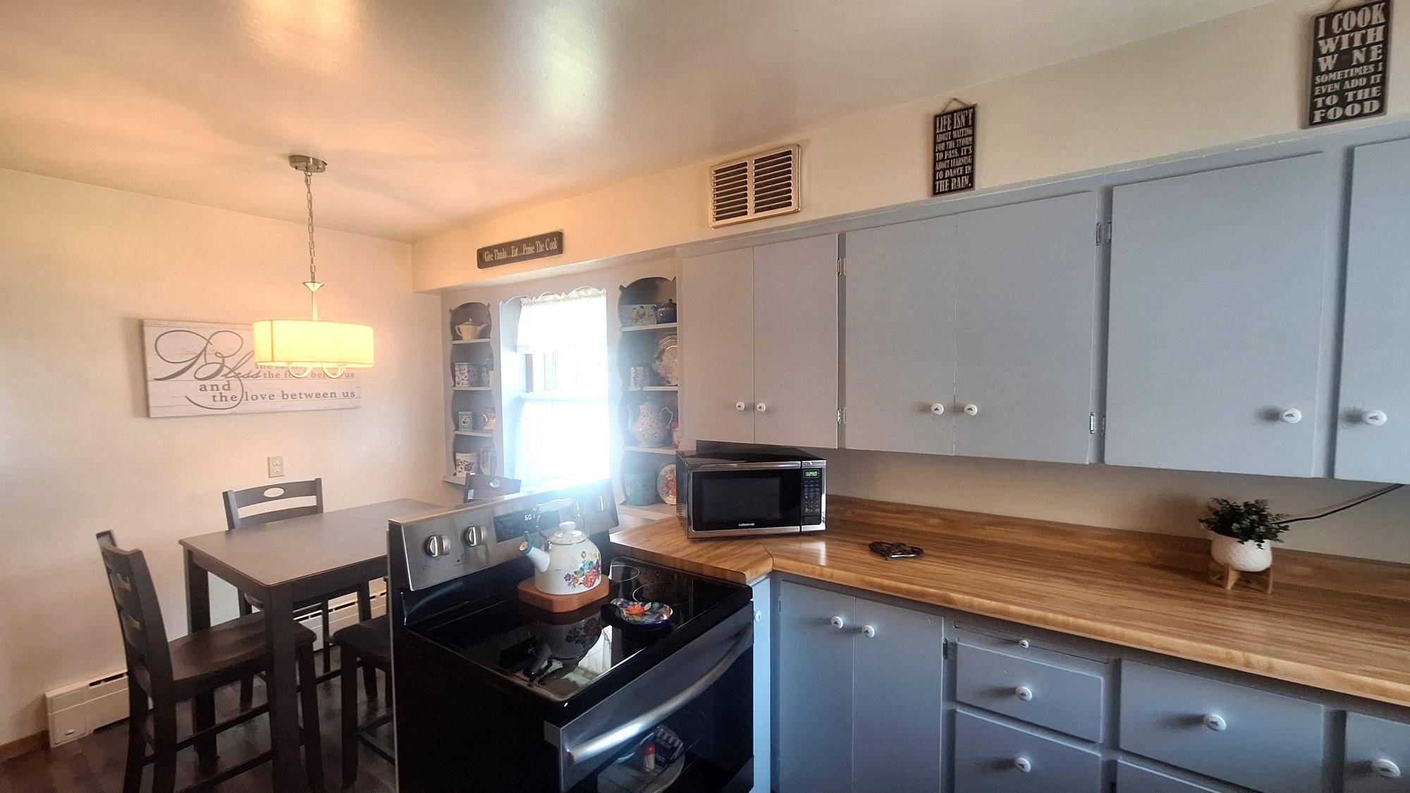 1201 Mountain AVE, Walhalla, ND 58282