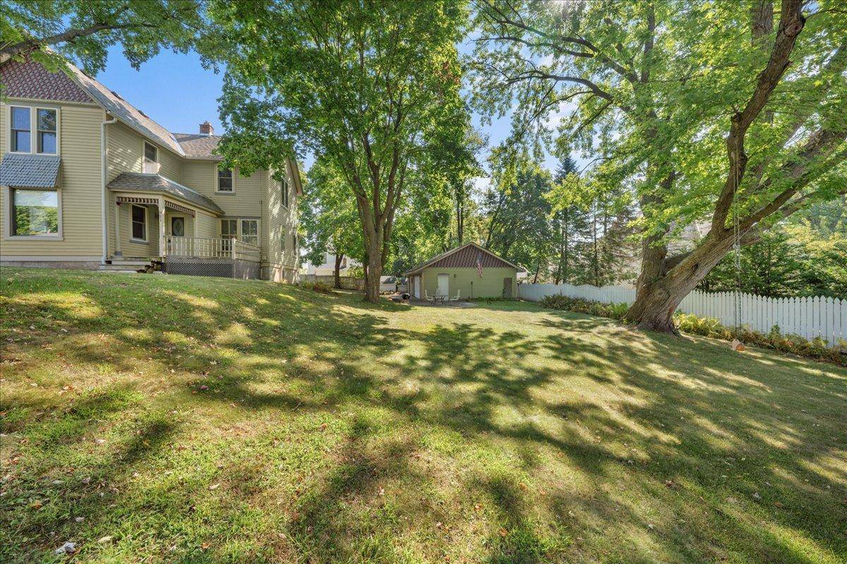 921 4th ST N, Stillwater, MN 55082