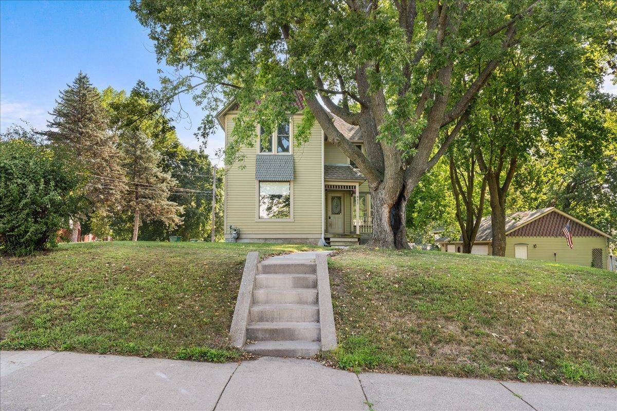 921 4th ST N, Stillwater, MN 55082