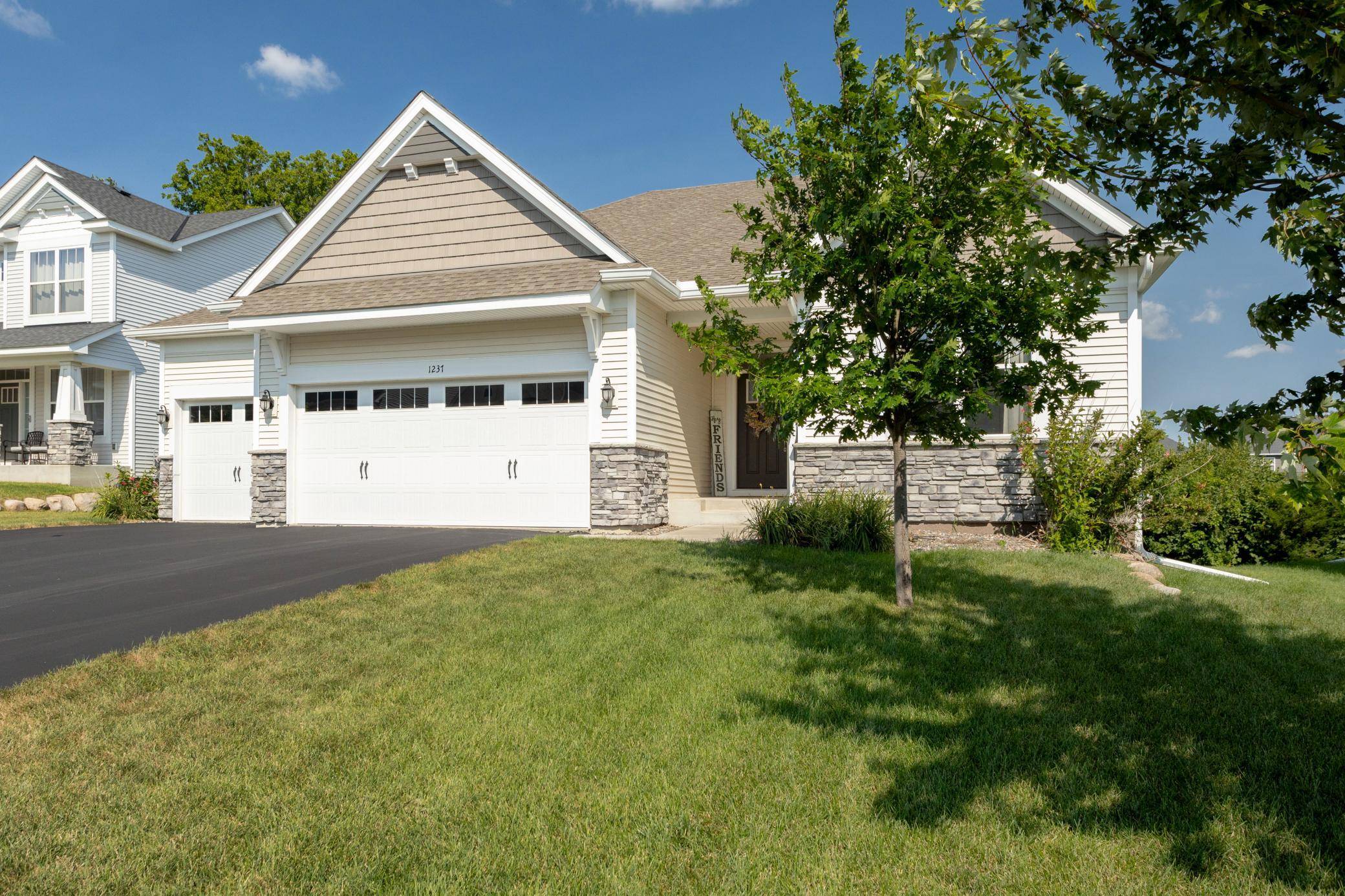 1237 Maple LN, Carver, MN 55315