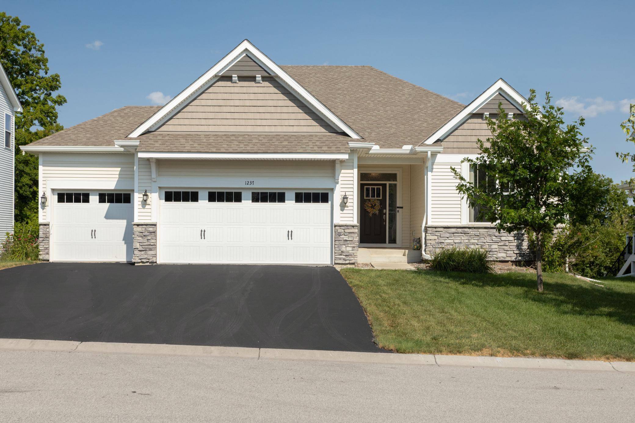 1237 Maple LN, Carver, MN 55315