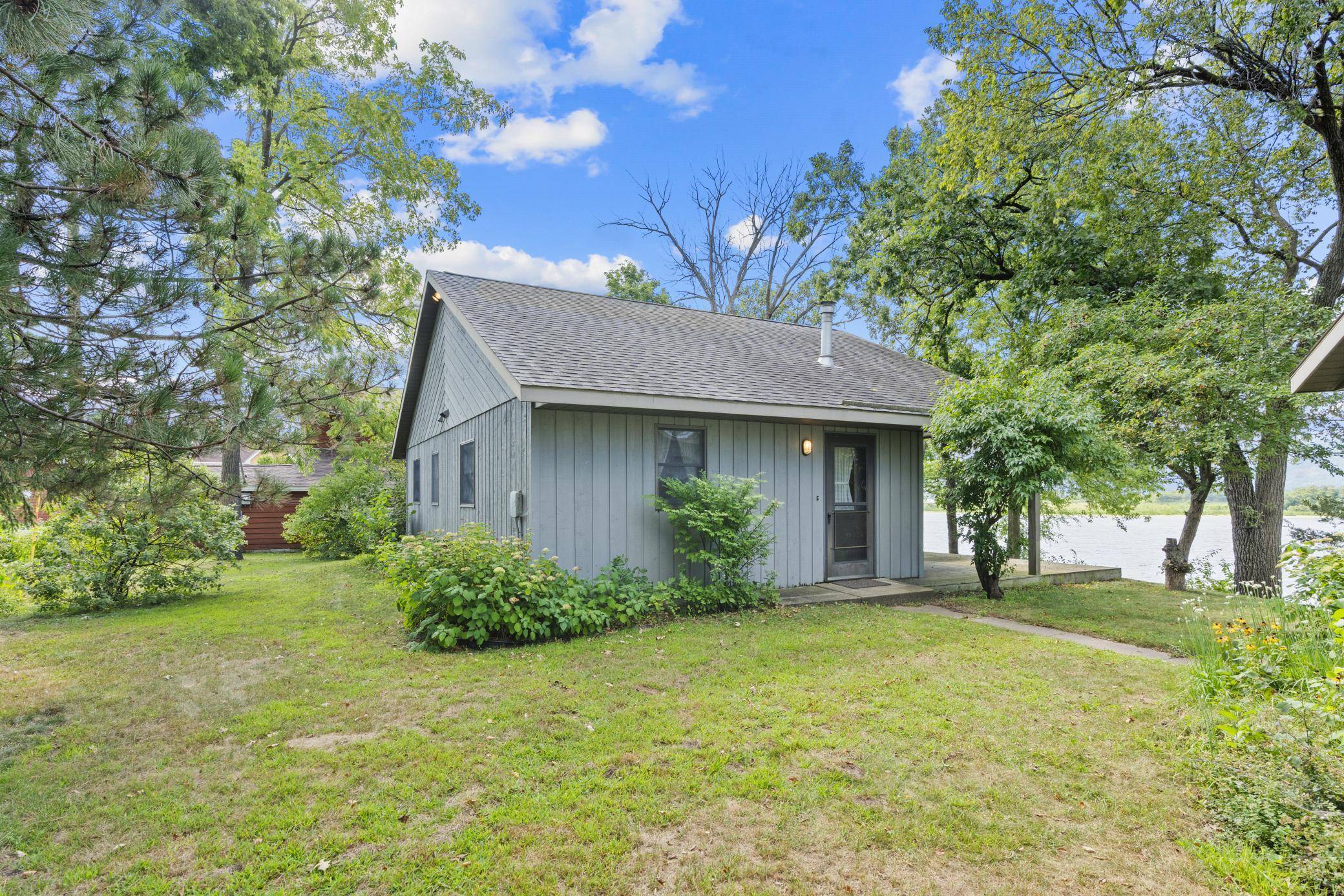 1366 S River RD, Buffalo City, WI 54622