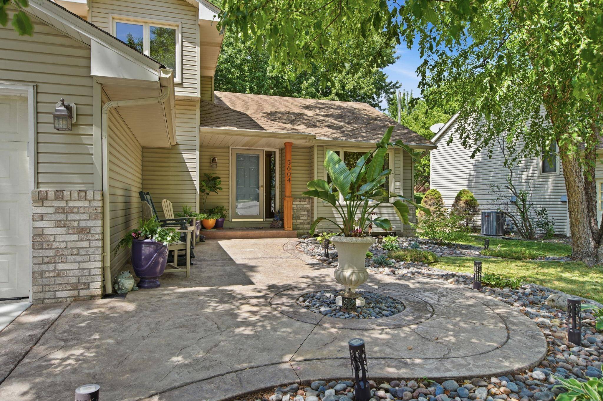 5604 Lone Oak DR, Savage, MN 55378