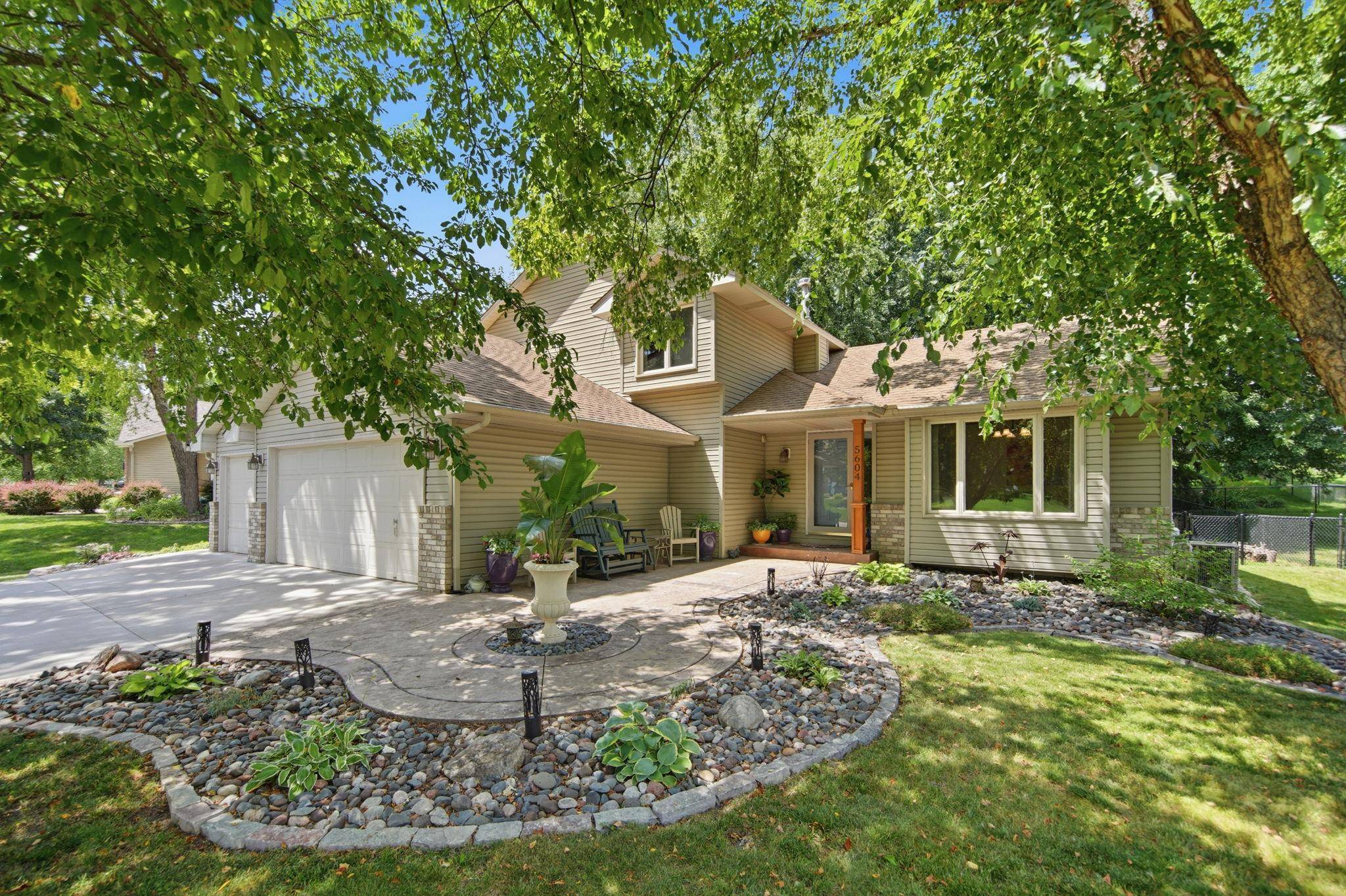 5604 Lone Oak DR, Savage, MN 55378