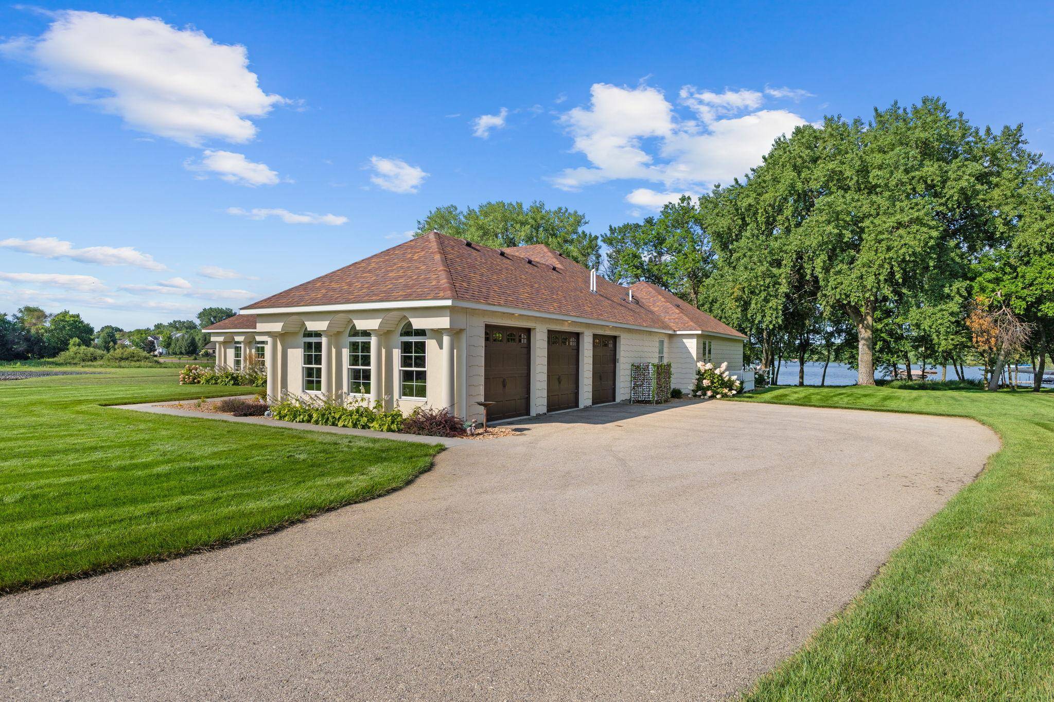 11344 Circle Ridge LN, Faribault, MN 55021