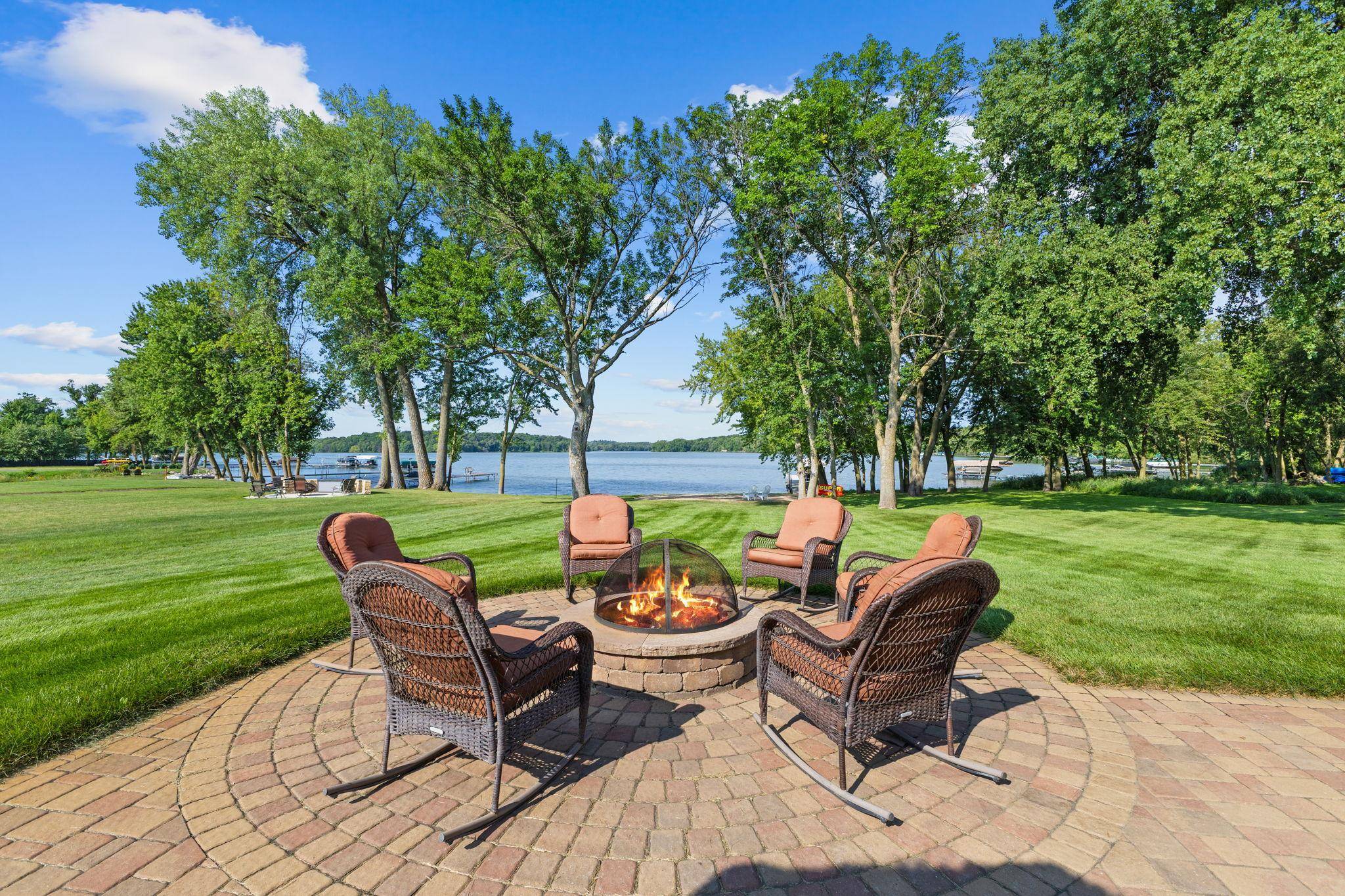 11344 Circle Ridge LN, Faribault, MN 55021
