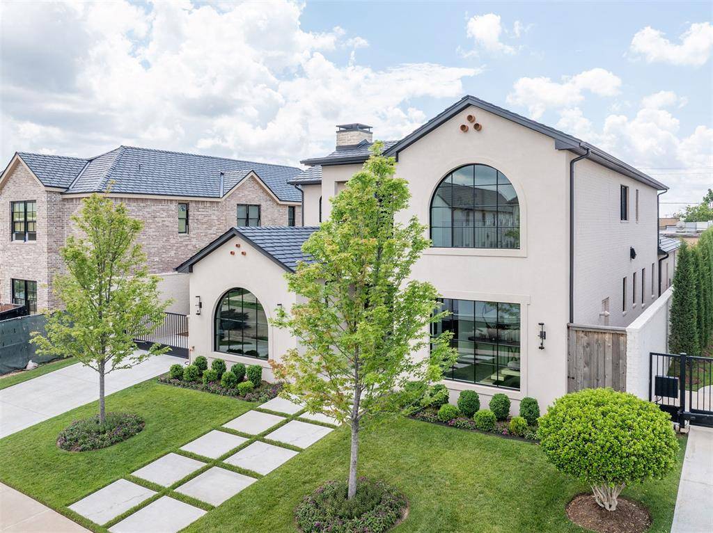 1112 Cumberland CT, Nichols Hills, OK 73116