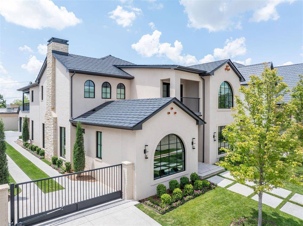 1112 Cumberland CT, Nichols Hills, OK 73116