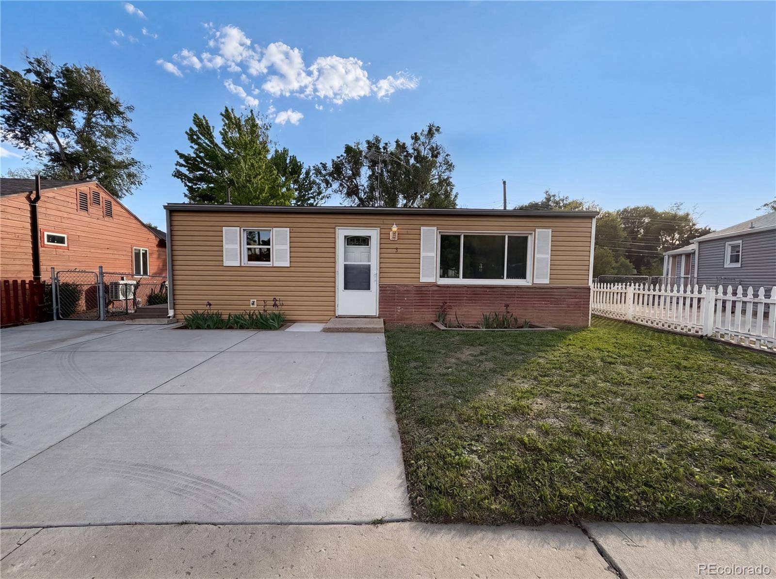 433 Sunnyside LN, Longmont, CO 80504