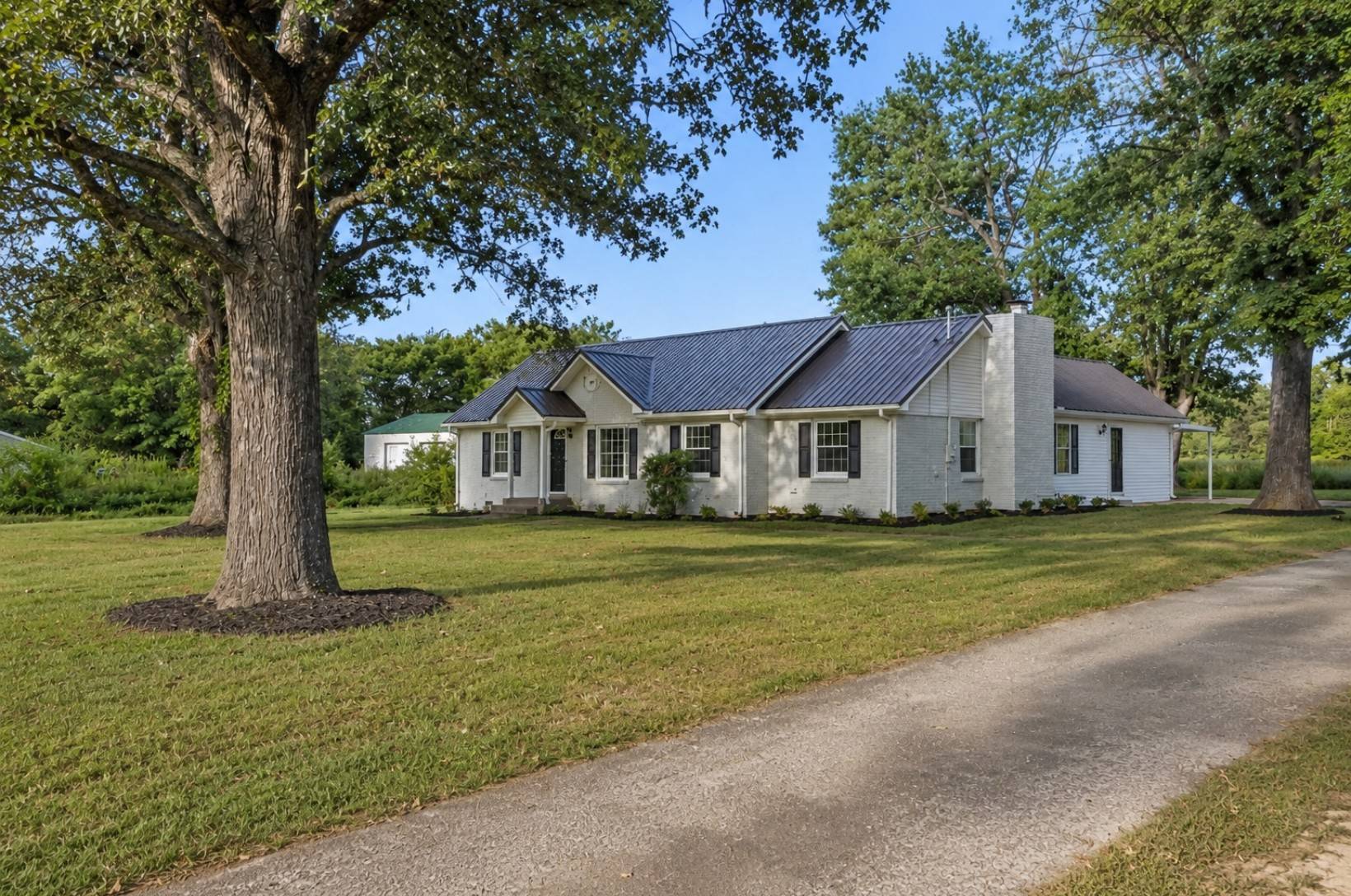 1083 Mattox Town Rd, Lawrenceburg, TN 38464