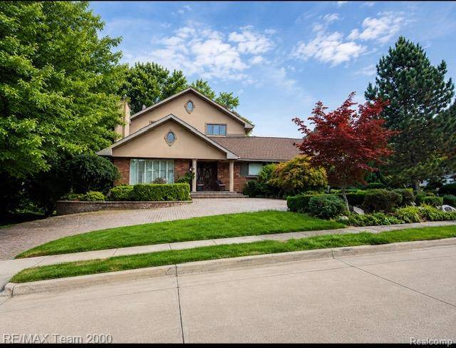 200 Barrington PL, Dearborn, MI 48124