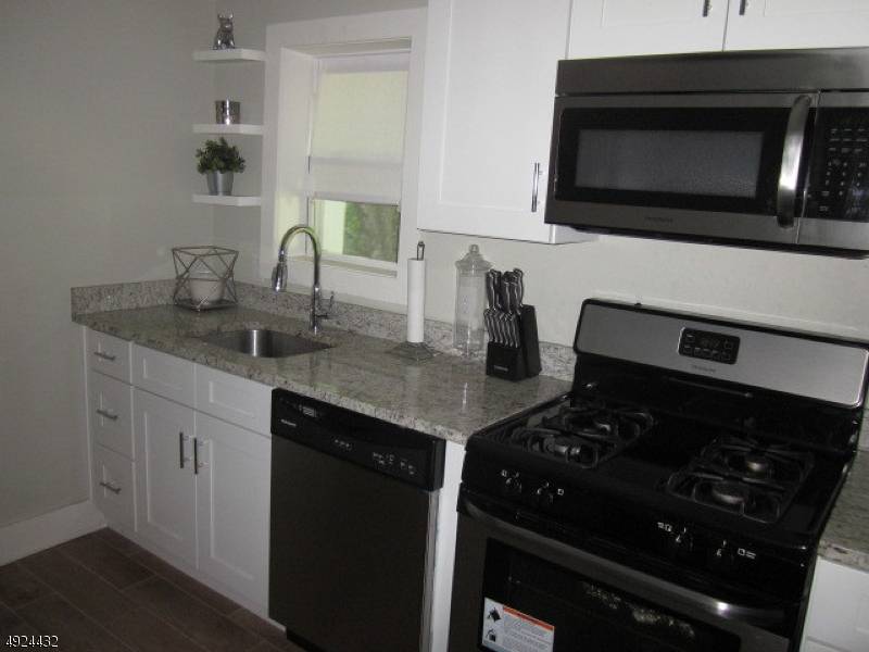 914 Oak St, Roselle Boro, NJ 07203
