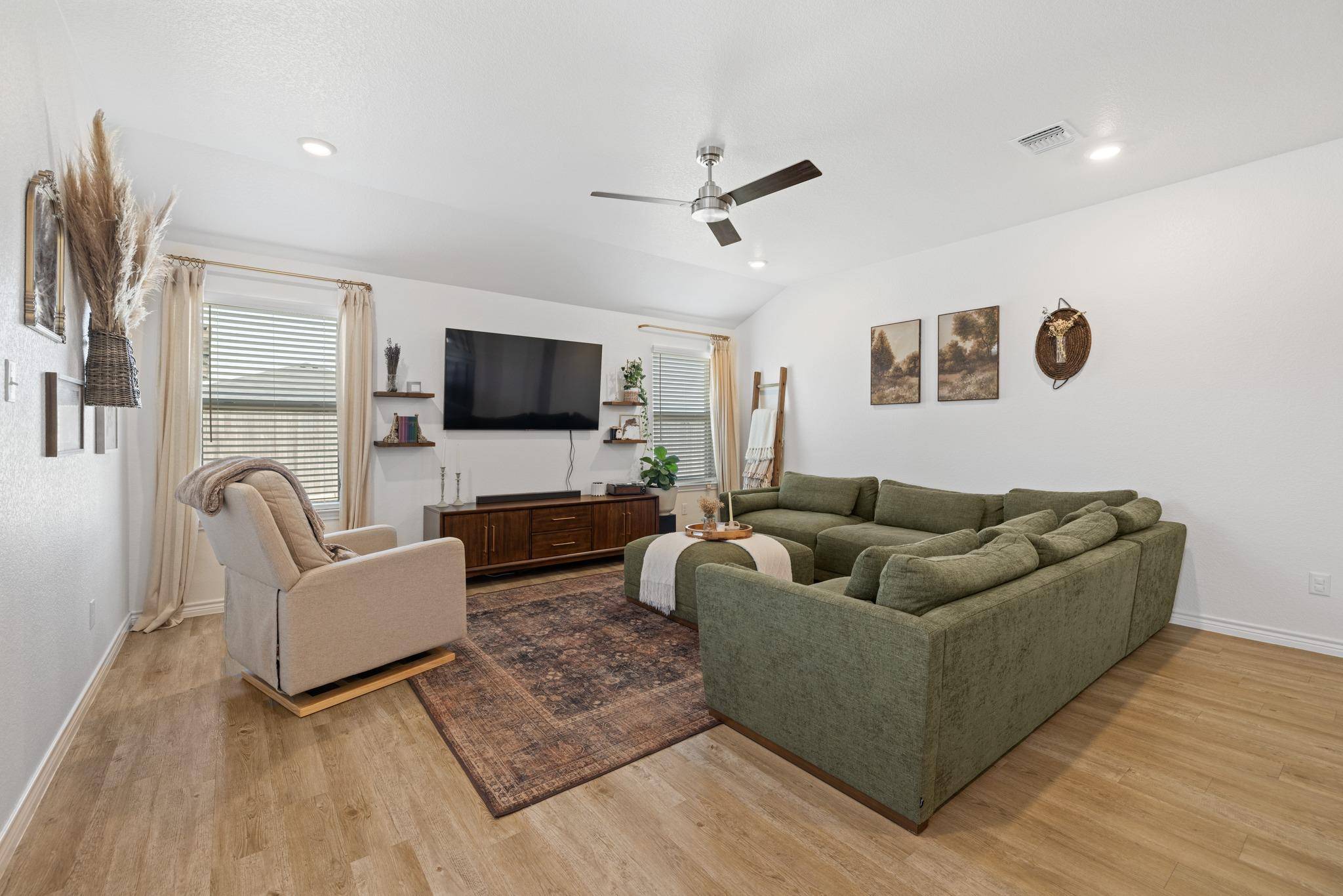 129 Maybelline RD, Jarrell, TX 76537