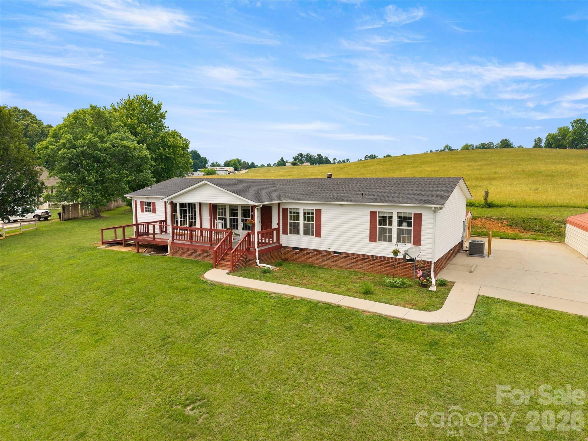 30 Countryside DR, Hendersonville, NC 28792
