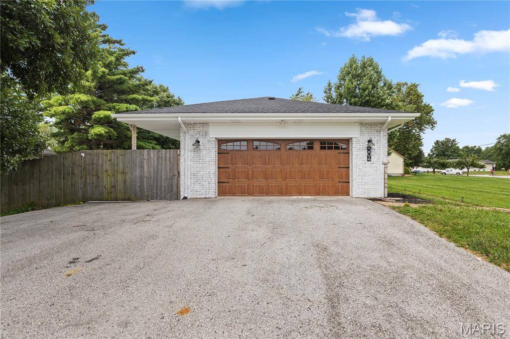 504 Wren AVE, Manchester, MO 63021