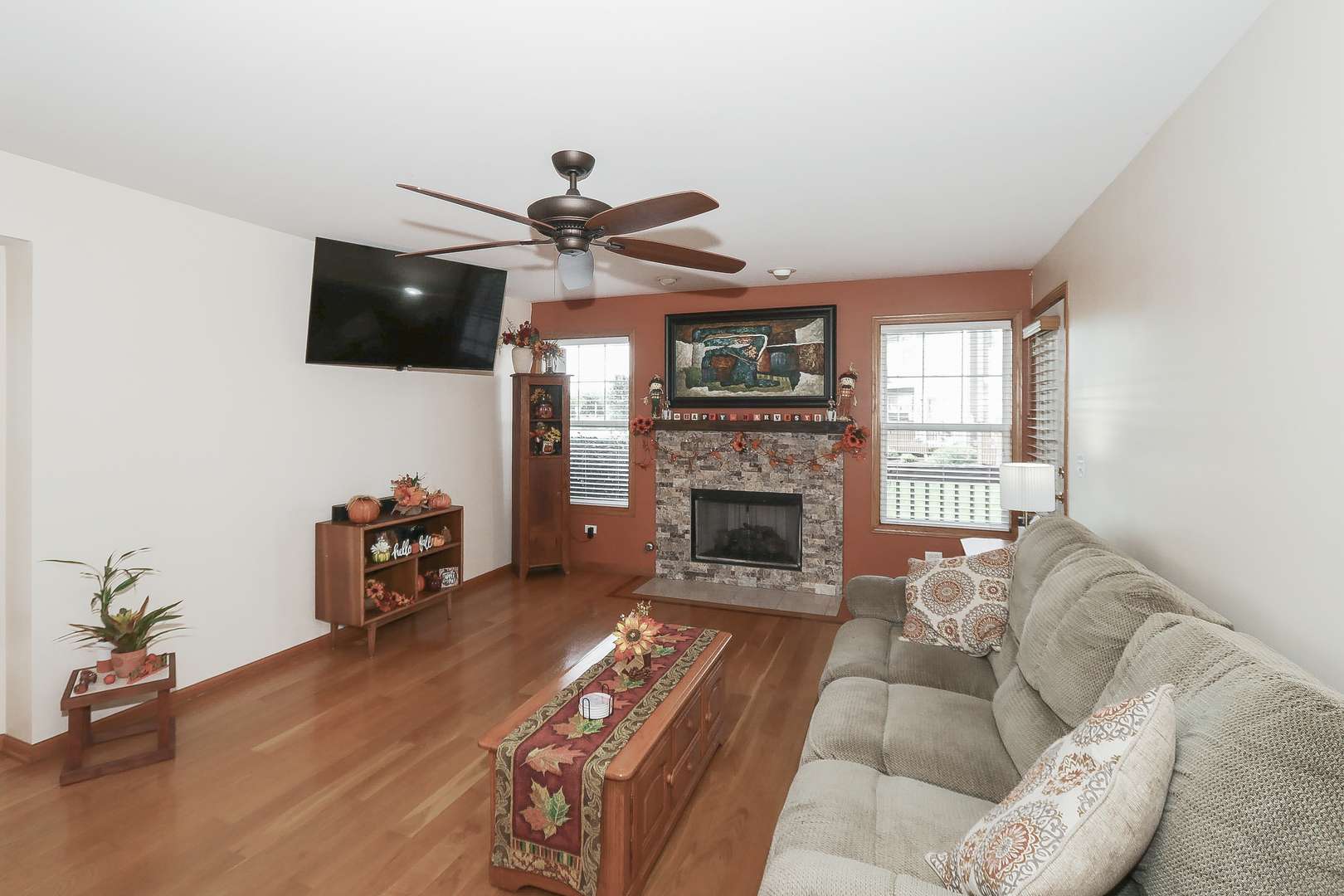 510 Kresswood DR, Mchenry, IL 60050