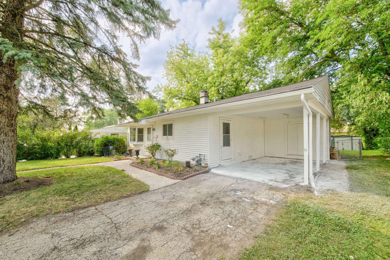 112 Green LN, Carpentersville, IL 60110