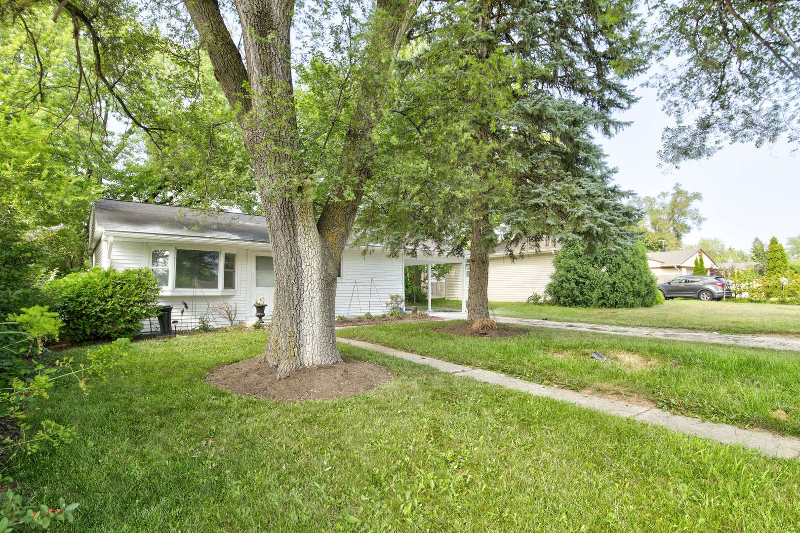112 Green LN, Carpentersville, IL 60110