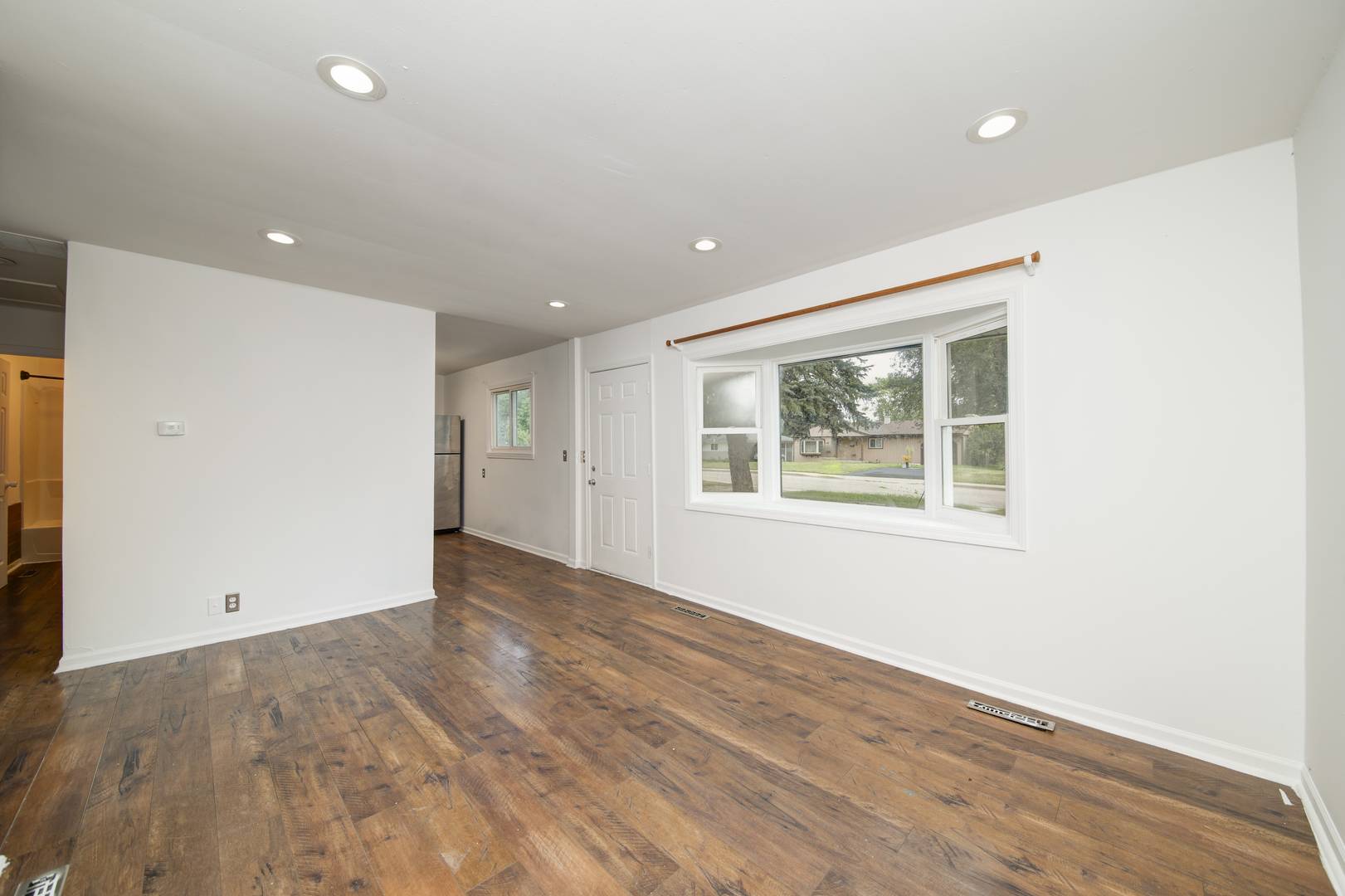 112 Green LN, Carpentersville, IL 60110