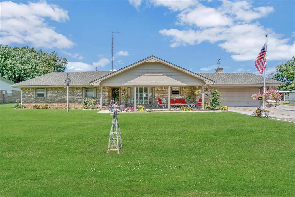 305 E Seger ST, Colony, OK 73021
