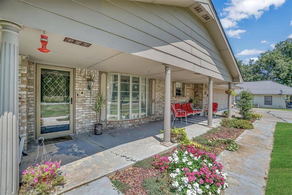 305 E Seger ST, Colony, OK 73021