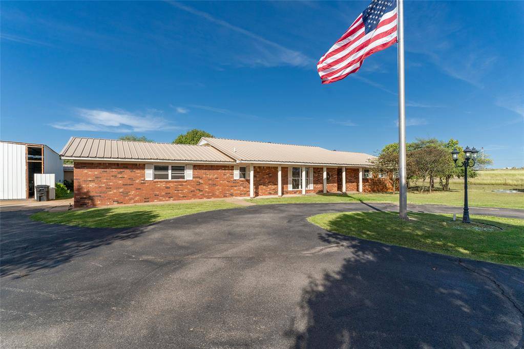22609 E 1000 RD, Arapaho, OK 73620