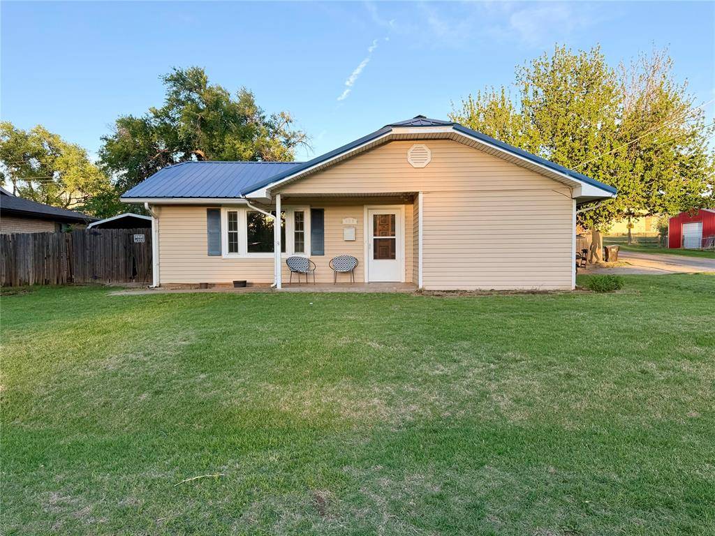 408 S 5th ST, Hammon, OK 73650