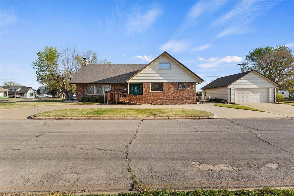 501 E Walnut ST, Fairview, OK 73737