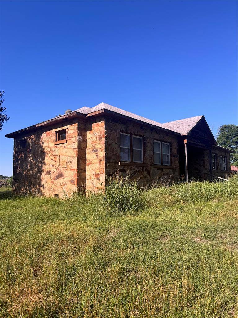 2249 E 2000 RD, Hugo, OK 74743