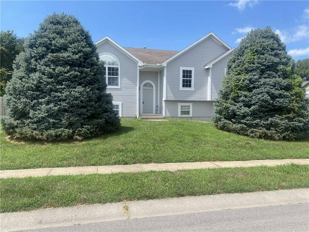 701 51st TER, Kansas City, MO 64118