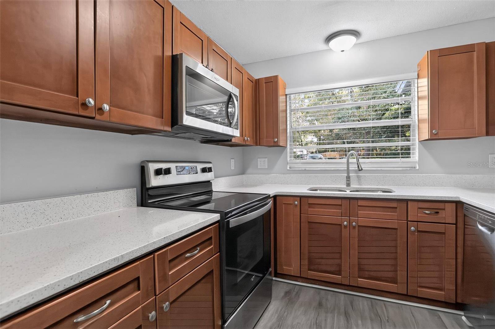 26430 SLEEPY HOLLOW ST, Mount Plymouth, FL 32776