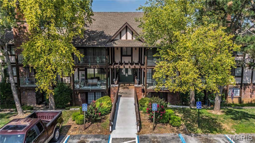 1440 Heritage Landing #105, St Charles, MO 63303