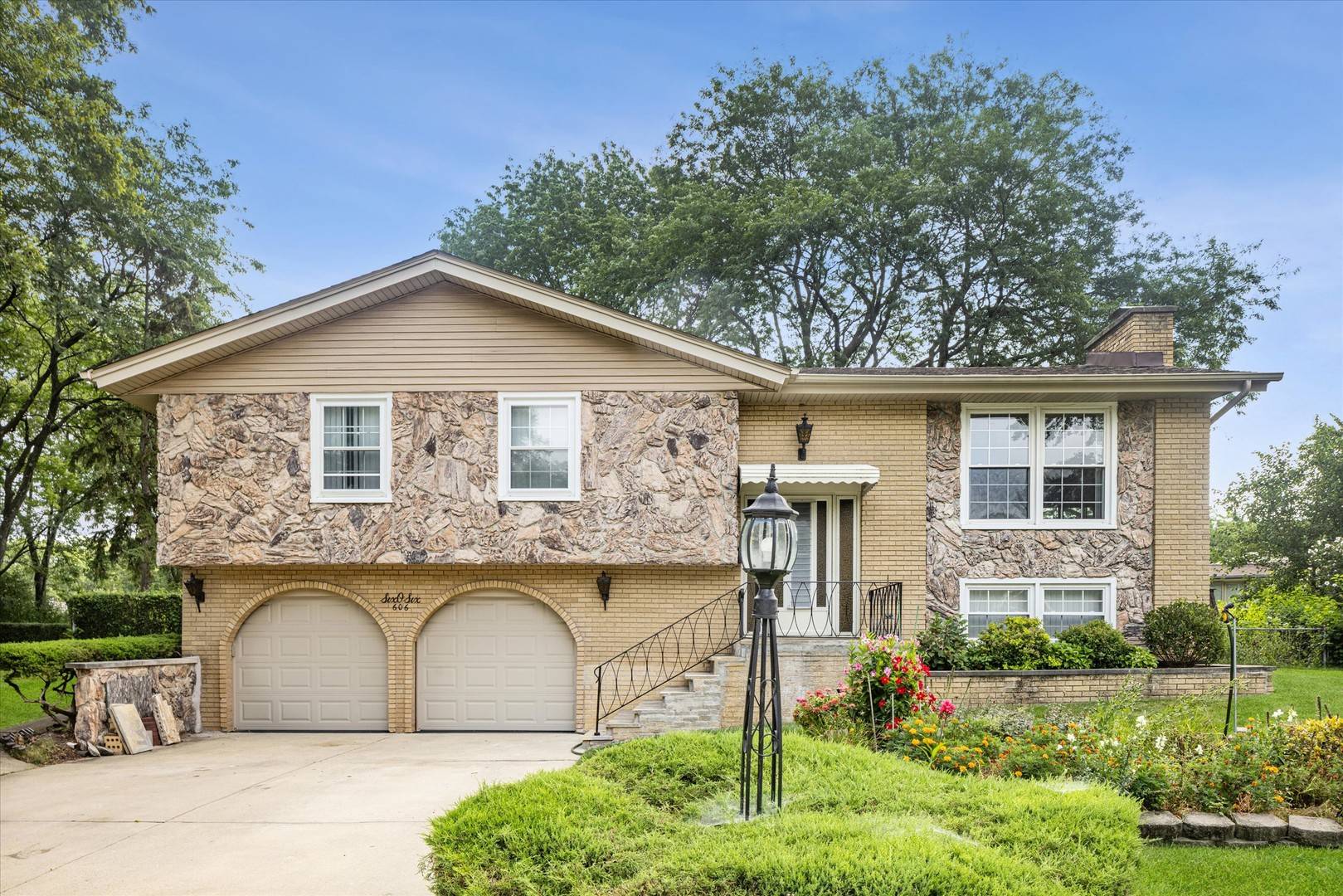 606 Bahama CT, Schaumburg, IL 60193